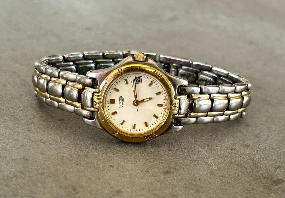 Citizen Quartz Women's Gold Silver Two Tone Watch Date Champagne Dial Bracelet